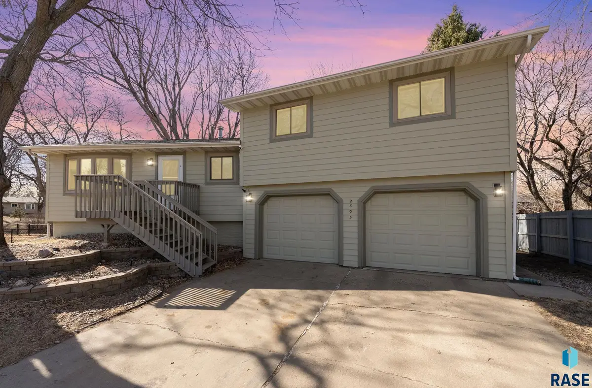 2305 S Royal Ct, Sioux Falls, SD 57106 - #1
