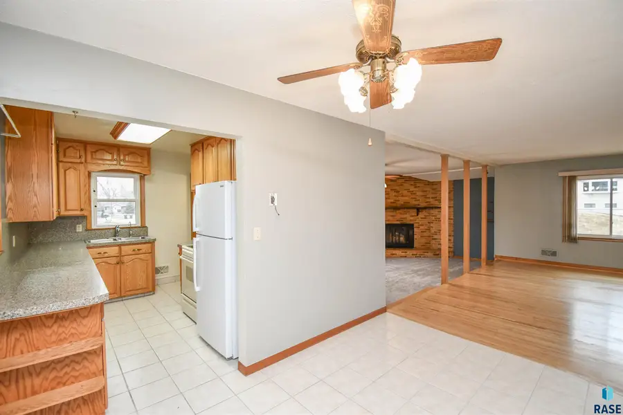 2200 W 28th St, Sioux Falls, SD 57105 - #3