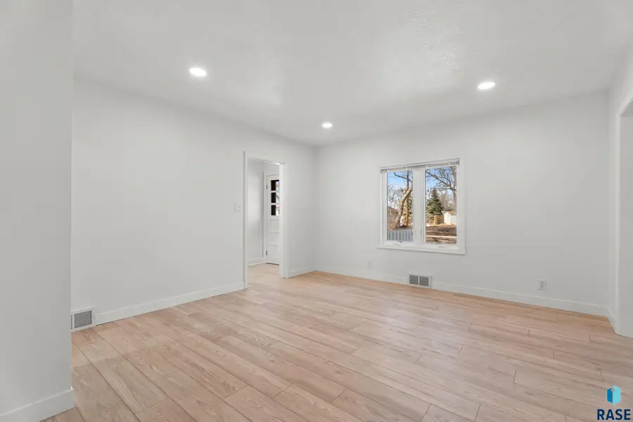 2405 W Bailey St, Sioux Falls, SD 57104 - #3