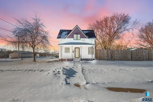 223 E 9th St, Canton, SD 57013