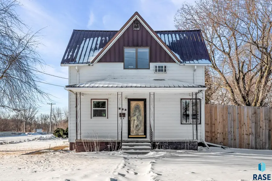 223 E 9th St, Canton, SD 57013 - #2