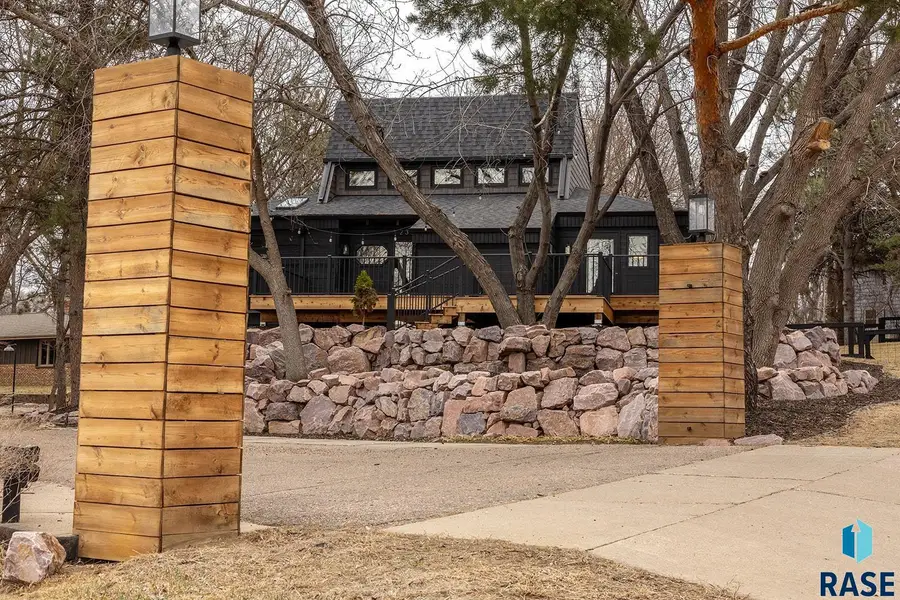 2320 S Southeastern Ave, Sioux Falls, SD 57103 - #2