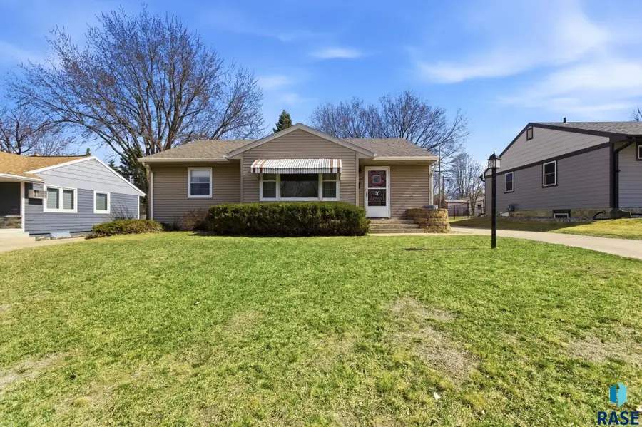 1108 S Willow Ave, Sioux Falls, SD 57105 - #2