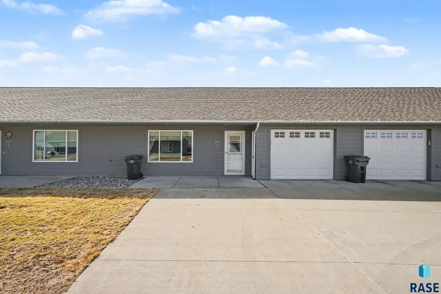 405 S Frank Ave, Garretson, SD 57030 - #2
