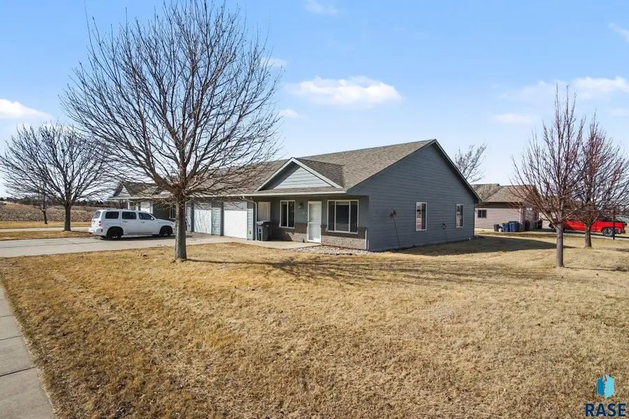 401 S Main Ave, Garretson, SD 57030 - #3
