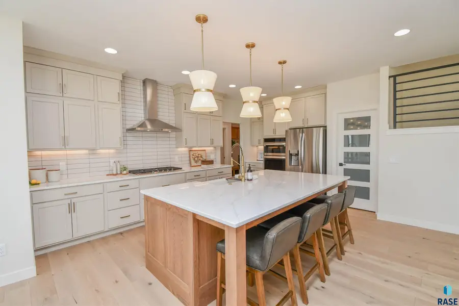 1504 W Bennett Dr, Brandon, SD 57005 - #2