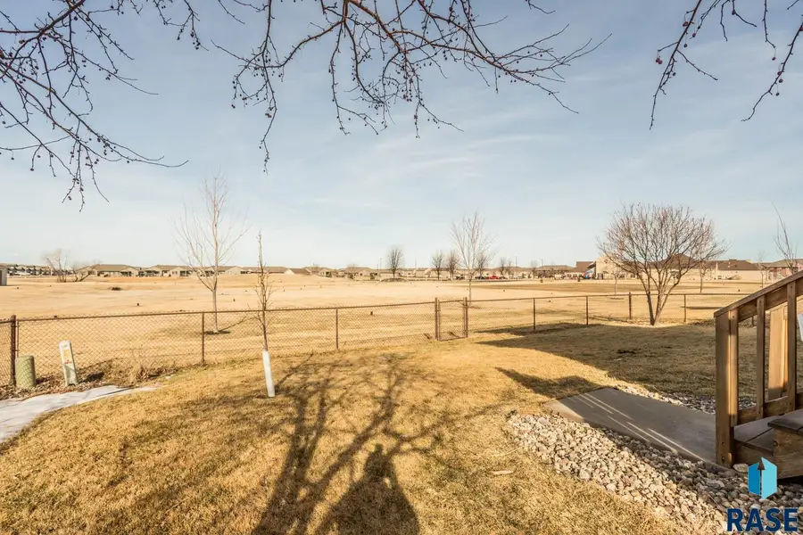 2021 S Haraldson Ave, Sioux Falls, SD 57106 - #2