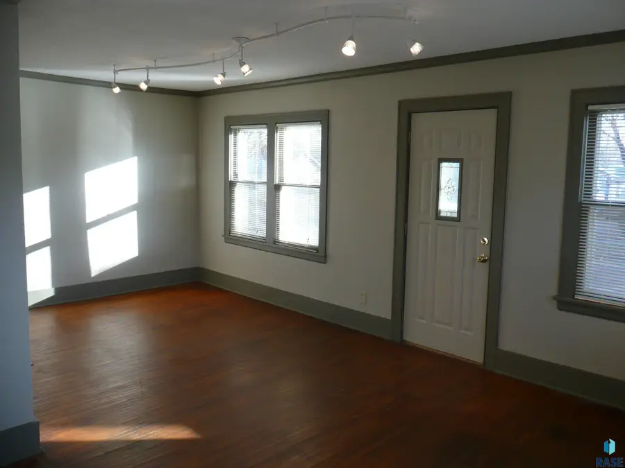 1025 S Wayland Ave, Sioux Falls, SD 57103 - #2