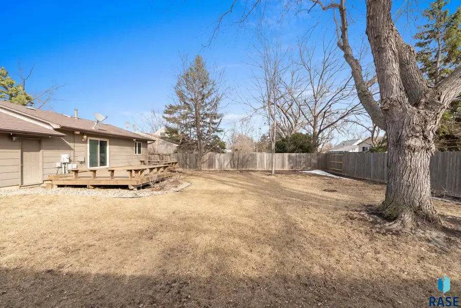 6305 W 58th St, Sioux Falls, SD 57106 - #2