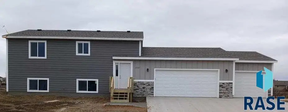 2512 N Bent Grass Ct, Sioux Falls, SD 57107 - #1