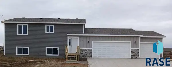 2512 N Bent Grass Ct, Sioux Falls, SD 57107