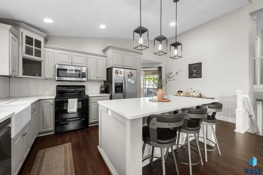 2213 E 63rd St, Sioux Falls, SD 57108 - #3