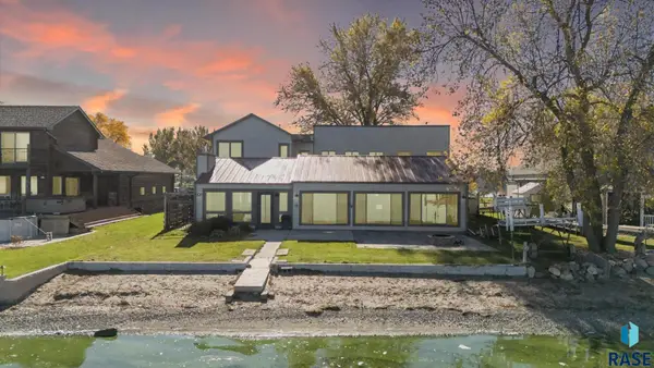 6604 Peninsula Pt, Wentworth, SD 57075