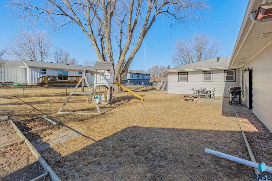 4301 S Glenview Rd, Sioux Falls, SD 57103 - #2