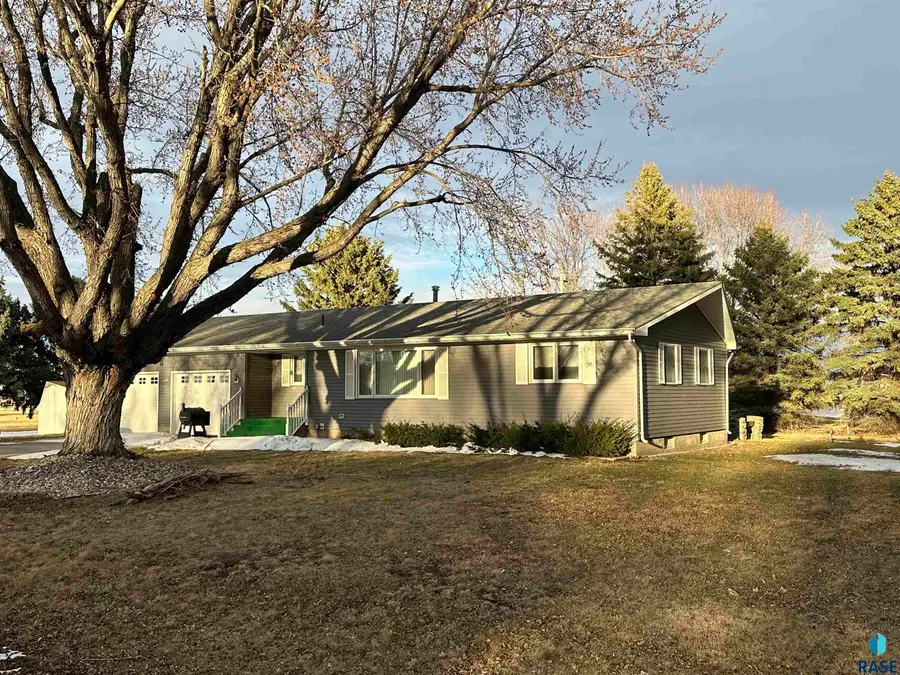 100 S Relanto St, Freeman, SD 57029 - #3