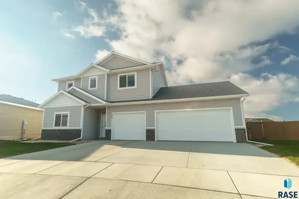 252 Lydia Ct, Harrisburg, SD 57032