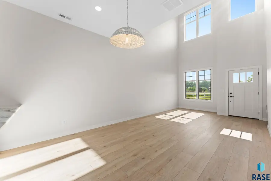 106 N Bryggen Pl, Sioux Falls, SD 57107 - #3