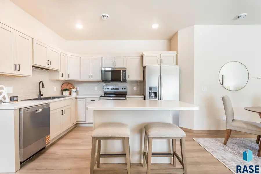 8013 E Tencate Pl, Sioux Falls, SD 57110 - #2