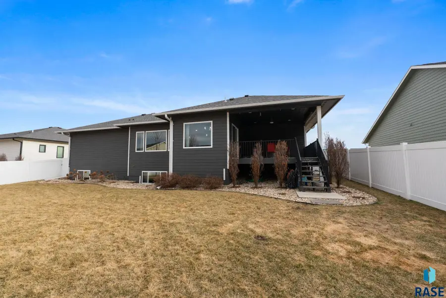 104 E Birchwood Dr, Brandon, SD 57005 - #3