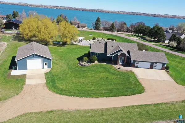 6601 Lenola Hts, Wentworth, SD 57075