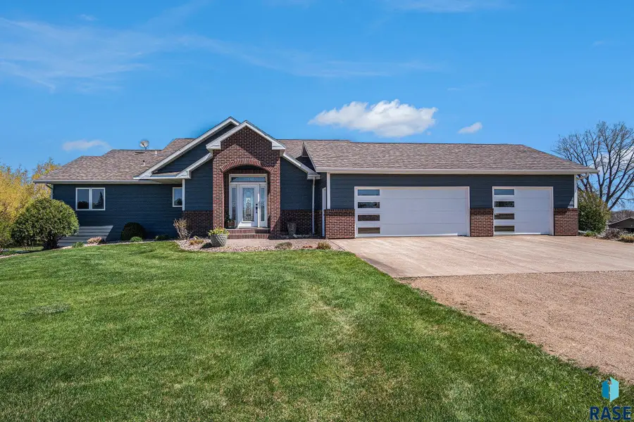 6601 Lenola Hts, Wentworth, SD 57075 - #2