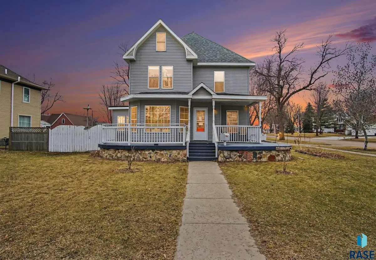 321 NW 4th St, Madison, SD 57042 - #1