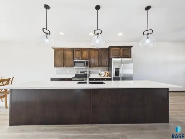 419 Harvest Trl, Harrisburg, SD 57032