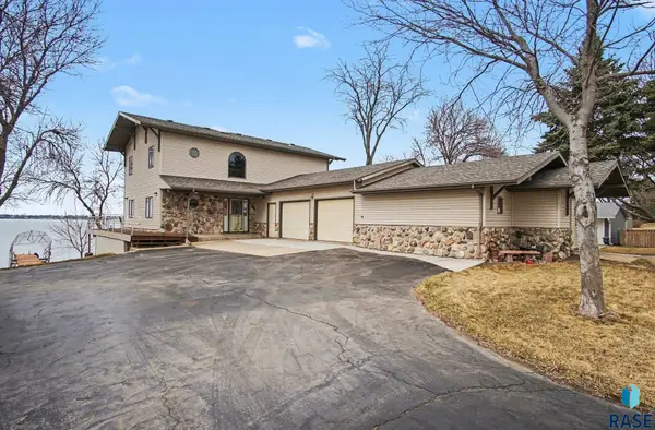 6797 Zimmerman Dr, Wentworth, SD 57075