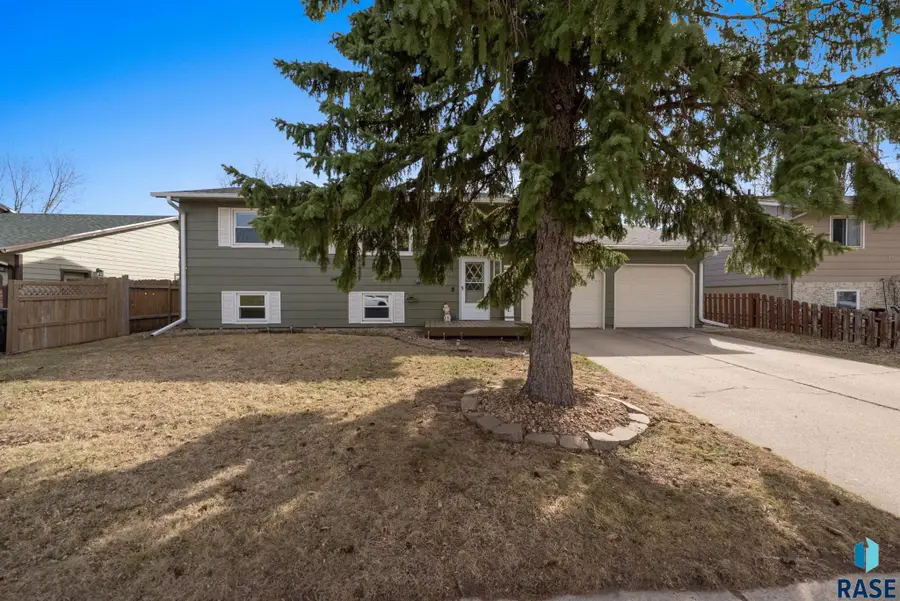 4517 S S Plains Dr, Sioux Falls, SD 57106 - #2