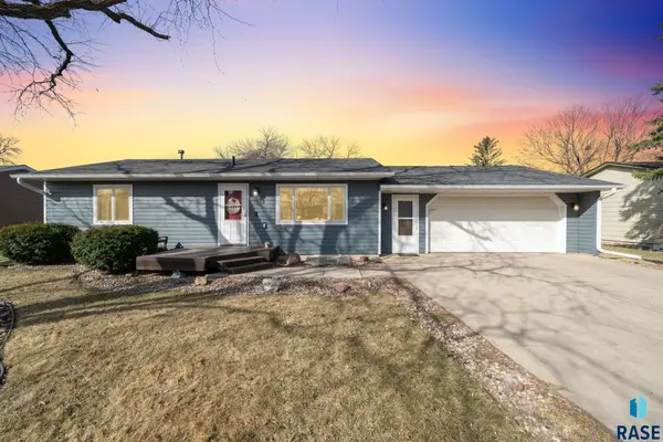 913 S Tracy Dr, Brandon, SD 57005