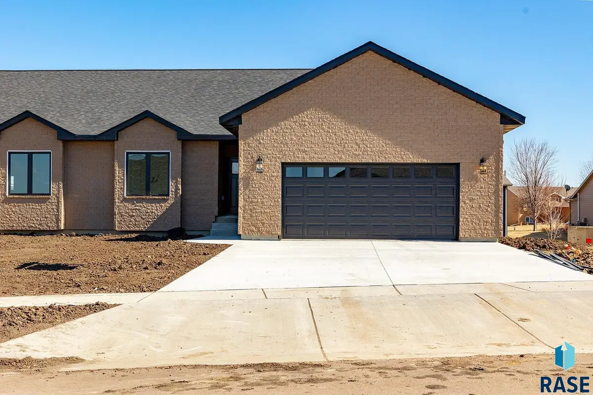 708 W Opal Ln, Hartford, SD 57033 - #1