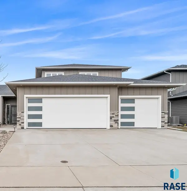 102 E Ivy Rd Ln, Tea, SD 57064