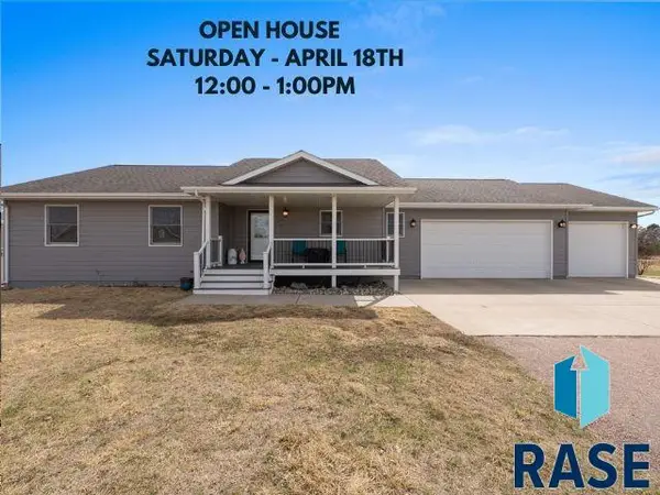 403 Meadowlark Ln, Montrose, SD 57048