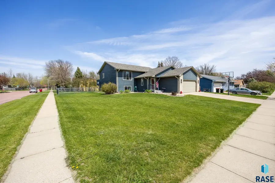 204 W Birchwood Dr, Brandon, SD 57005 - #2