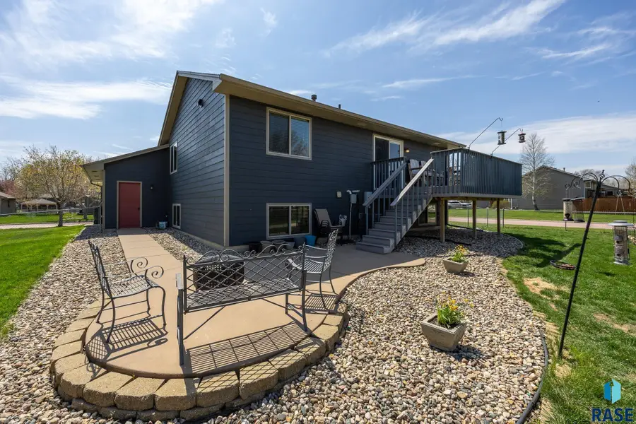 204 W Birchwood Dr, Brandon, SD 57005 - #3