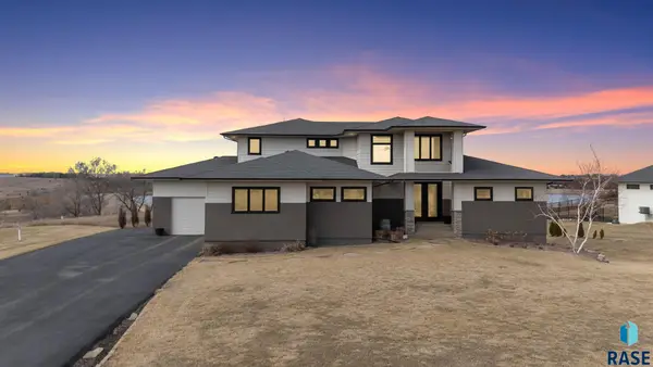 26183 Sunset Bluff Dr, Canistota, SD 57012