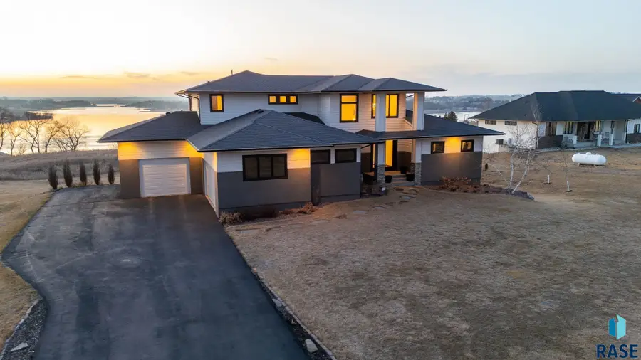 26183 Sunset Bluff Dr, Canistota, SD 57012 - #2