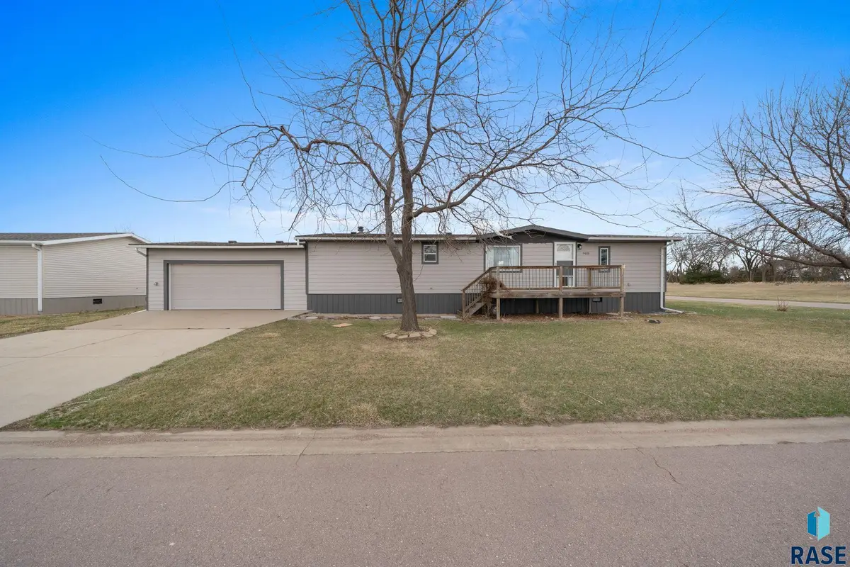 900 S Harrison St, Lennox, SD 57039 - #1