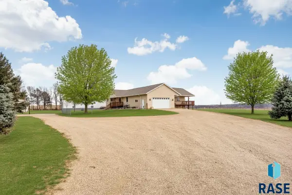 48349 276th St, Canton, SD 57013