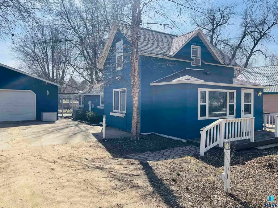 321 4th St, Lyons, SD 57041 - #2