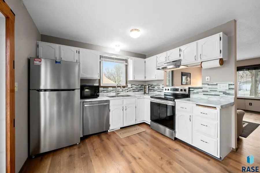 2427 S Center Ave, Sioux Falls, SD 57105 - #3