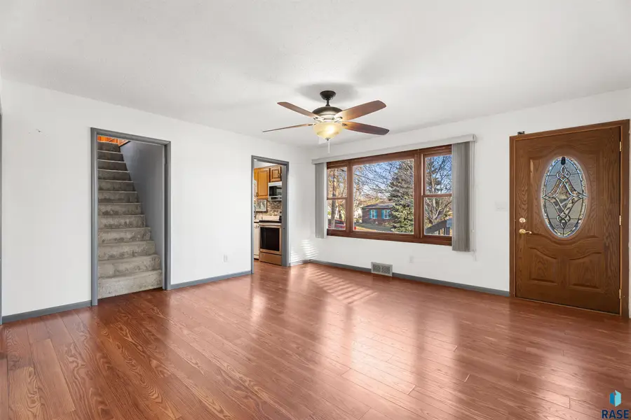 1613 E 25th St, Sioux Falls, SD 57105 - #3