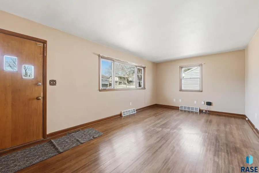 2904 S Western Ave, Sioux Falls, SD 57105 - #2