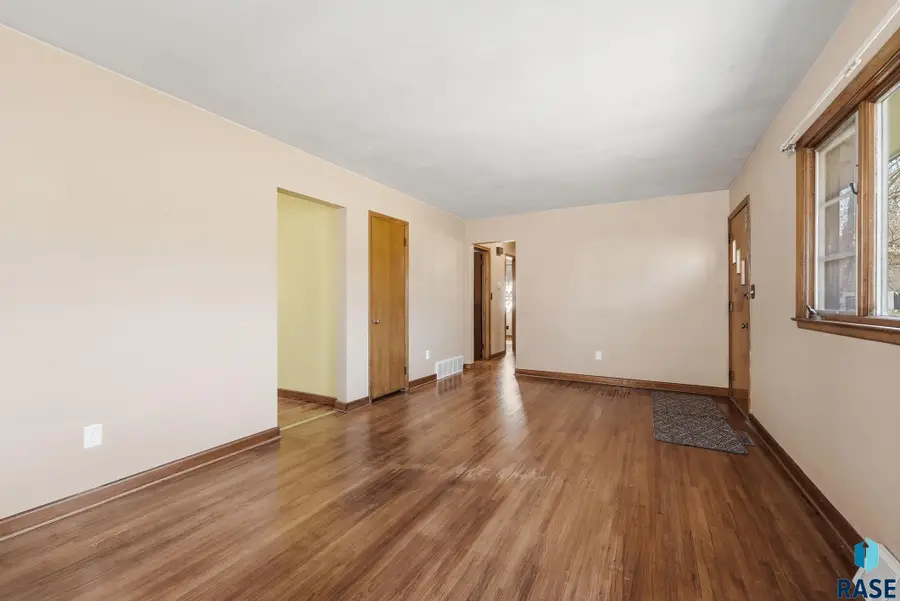 2904 S Western Ave, Sioux Falls, SD 57105 - #3