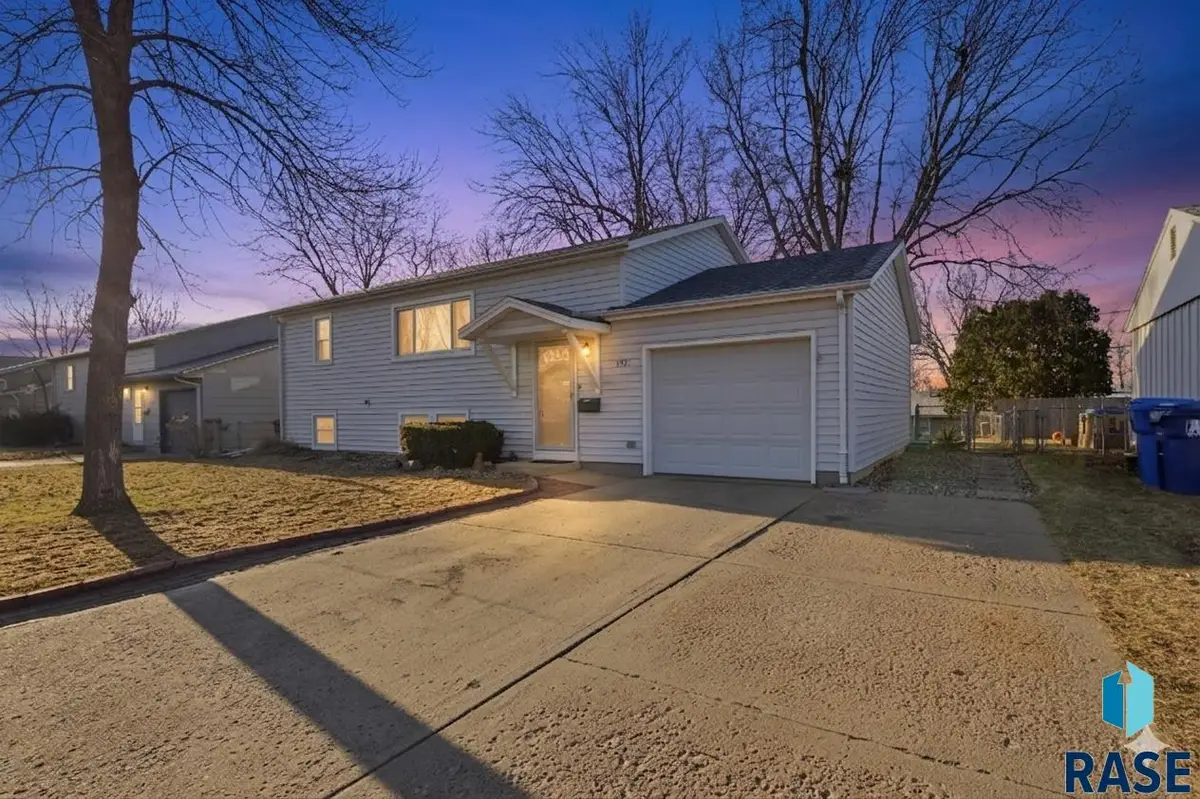 3921 E Claudette Dr, Sioux Falls, SD 57103 - #1