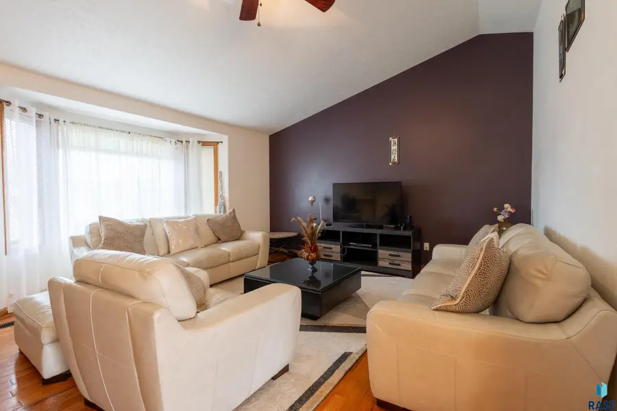 612 N Sandberg Dr, Sioux Falls, SD 57110 - #2