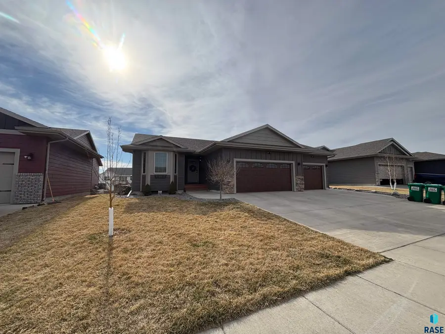 2301 S Creekview Ave, Sioux Falls, SD 57106 - #3
