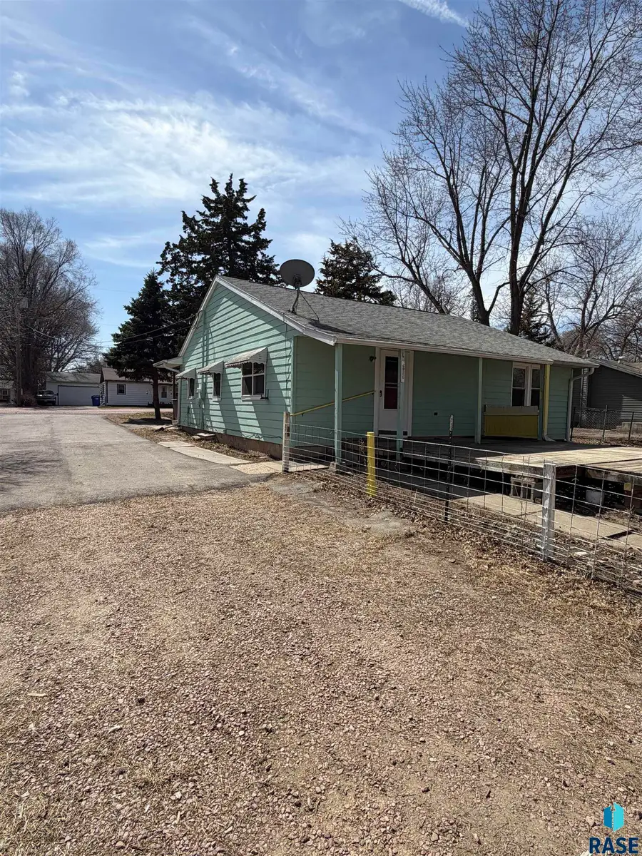 2108 E 30th St N, Sioux Falls, SD 57104 - #2