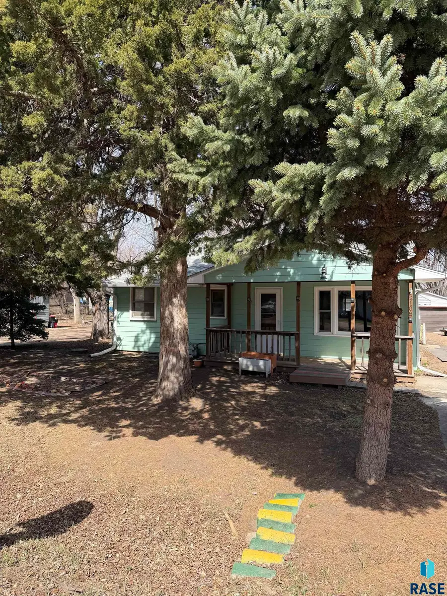 2108 E 30th St N, Sioux Falls, SD 57104 - #3