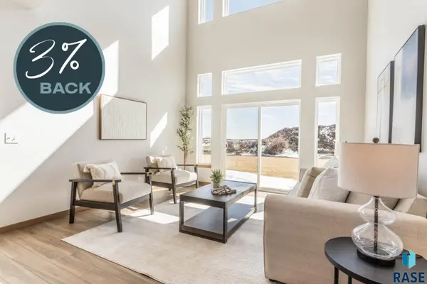 2313 E Jetty Pl, Sioux Falls, SD 57108